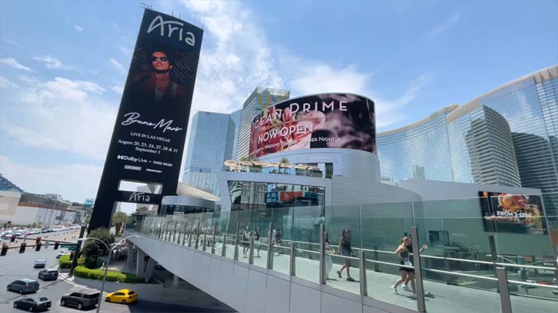 Big and Tall: Aria Lights up New 200-foot Mega-spectacular - yaham